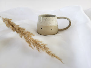 Skodelica S - White s pikicami