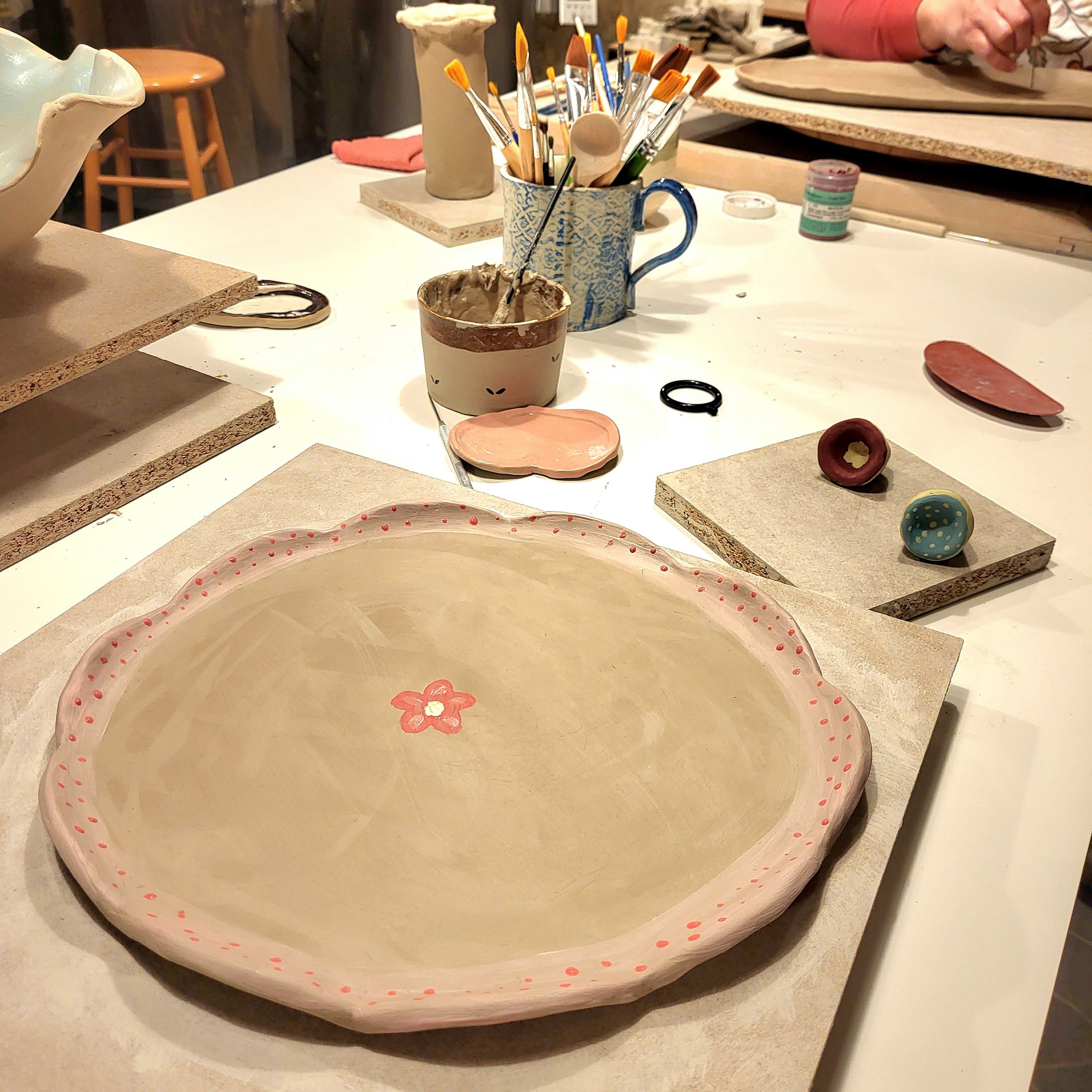 Mesečni tečaji oblikovanja gline (4 x 120 min) - VSAK ČETRTEK  16.30-18.30