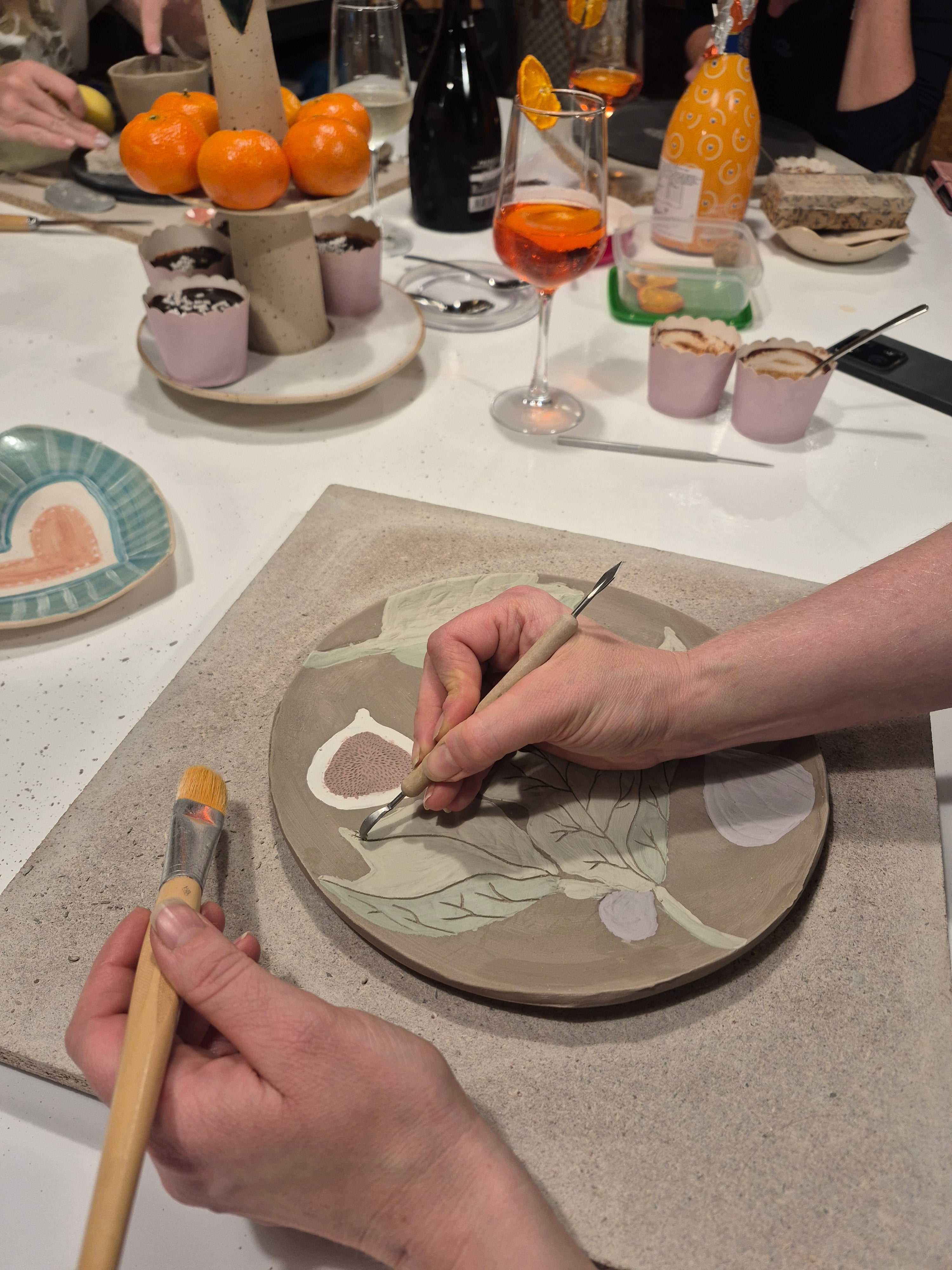 Večer z glino - Enodnevna delavnica, 9.12.2025, 18.30-20.30