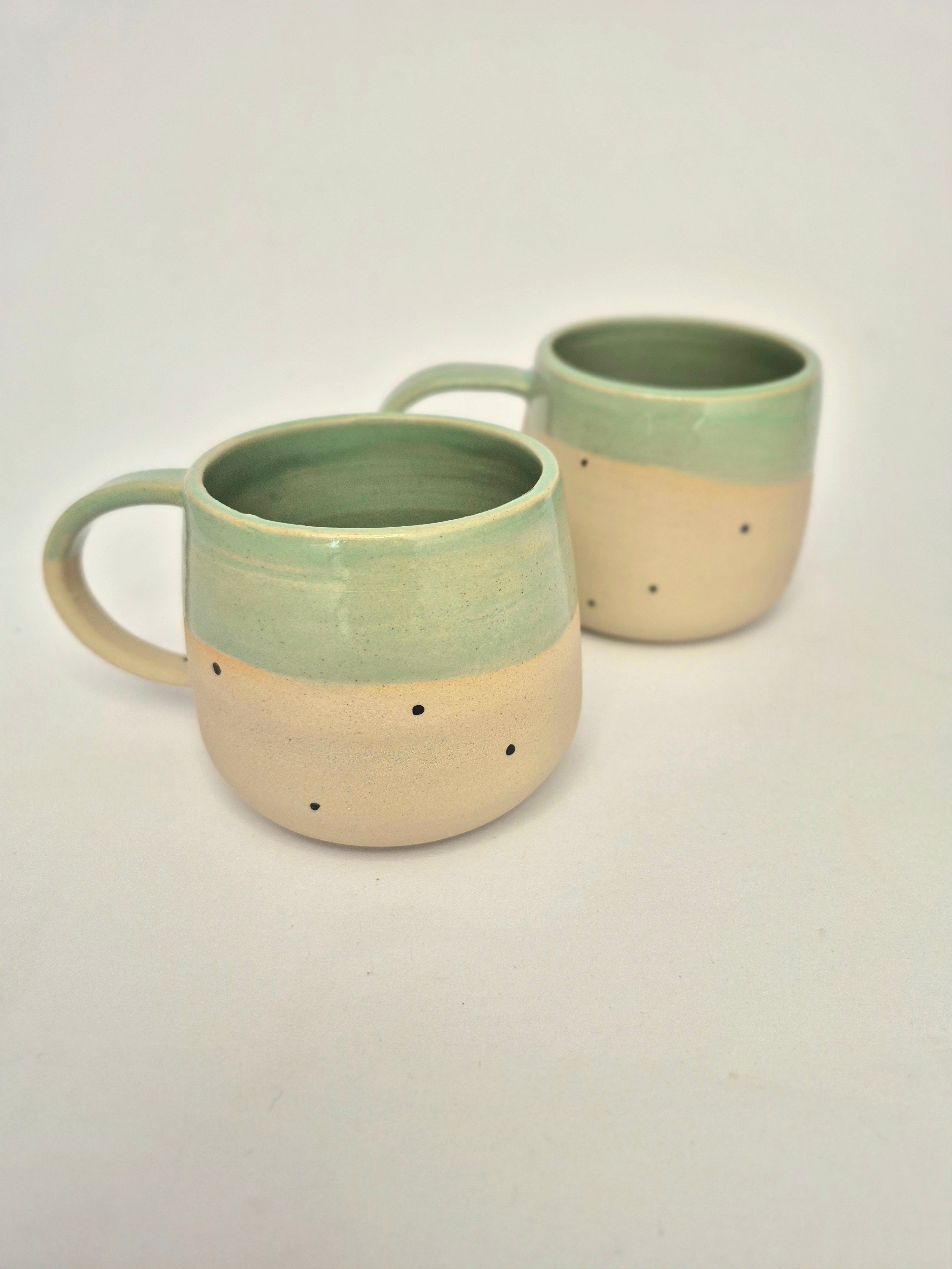 Skodelica L - Soft green s pikicami