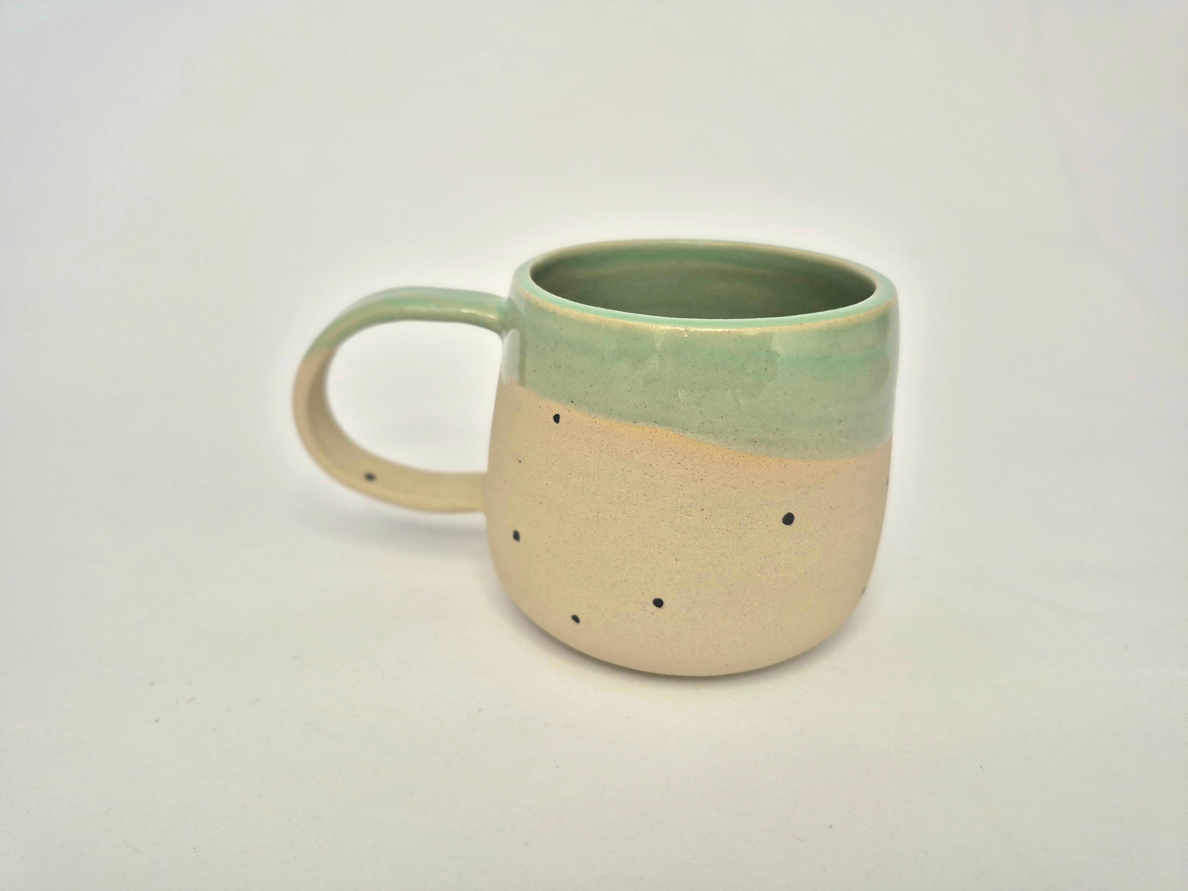 Skodelica L - Soft green s pikicami
