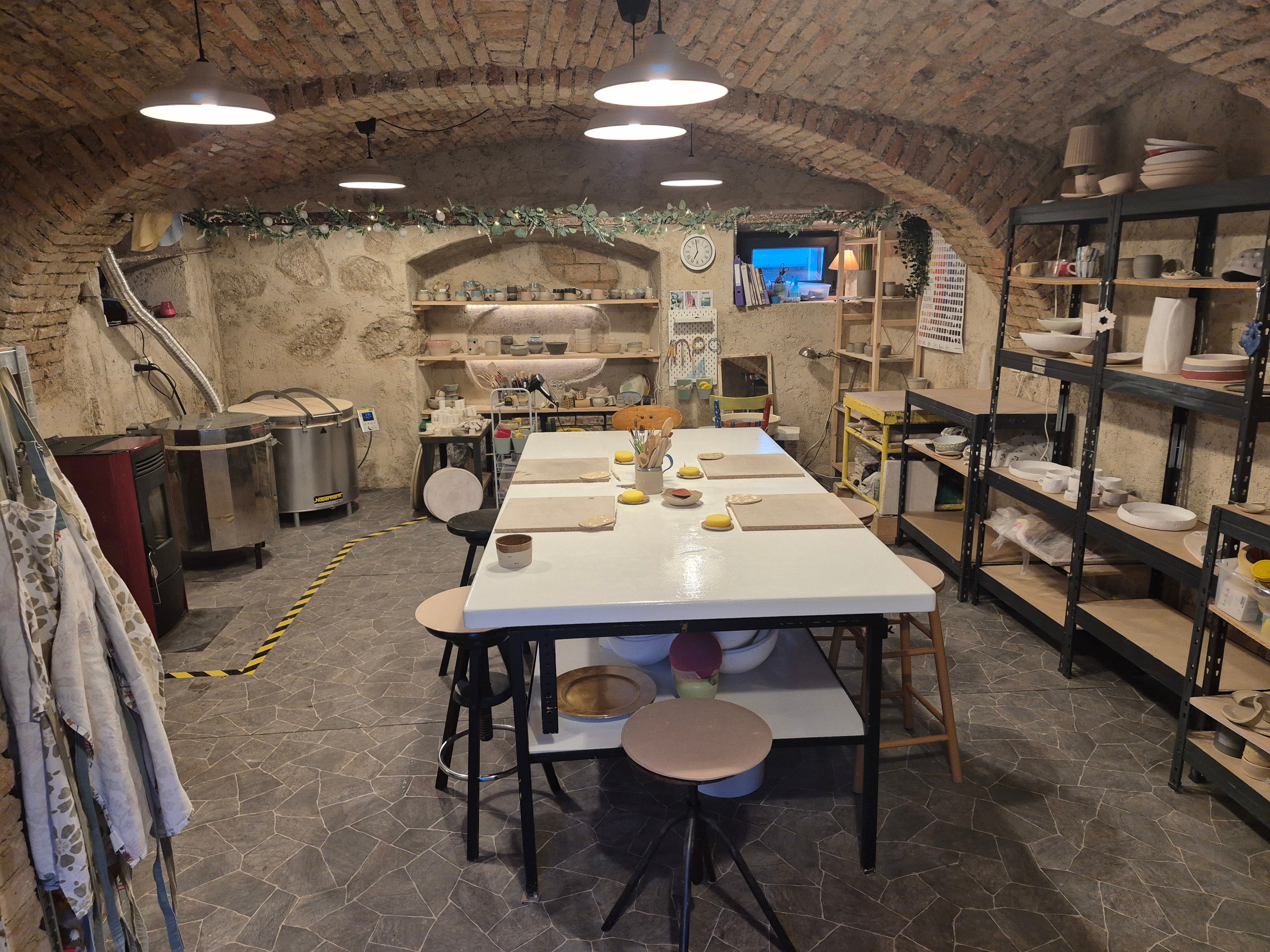 Večer z glino - Enodnevna delavnica, 9.12.2025, 18.30-20.30