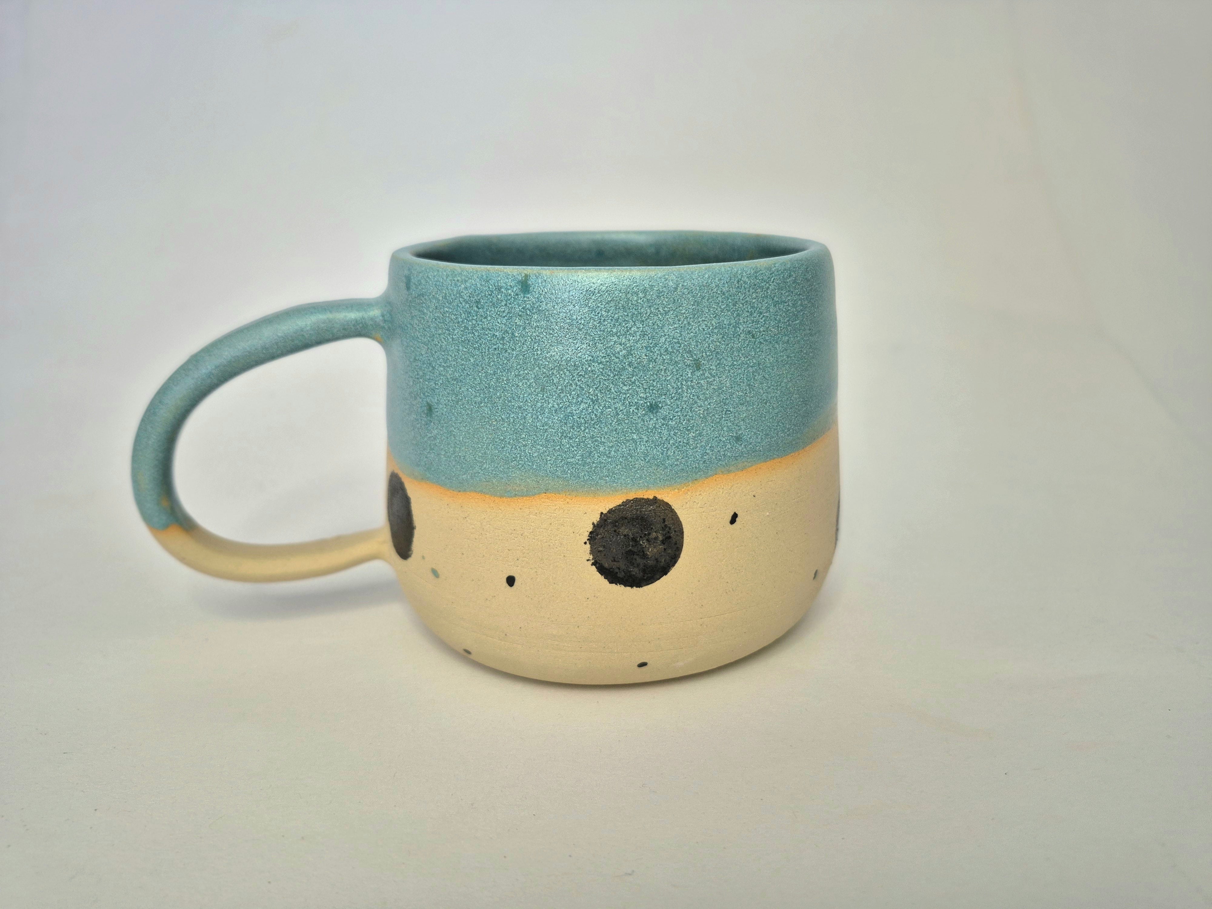 Skodelica XL+ - Ice blue s pikicami