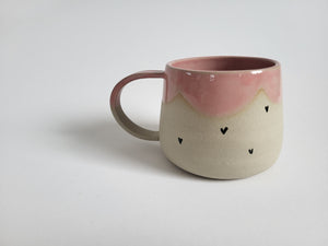 Skodelica M - Sweet pink s srčki